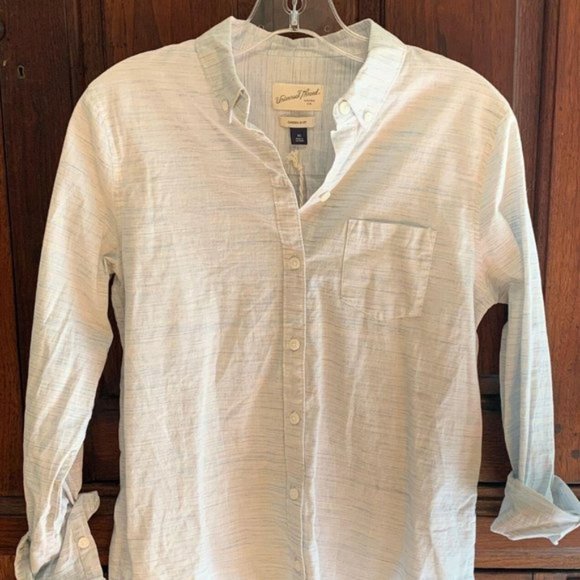 Universal Thread Tops - LONG SLEEVE CAMDEN BUTTON DOWN SHIRT XS